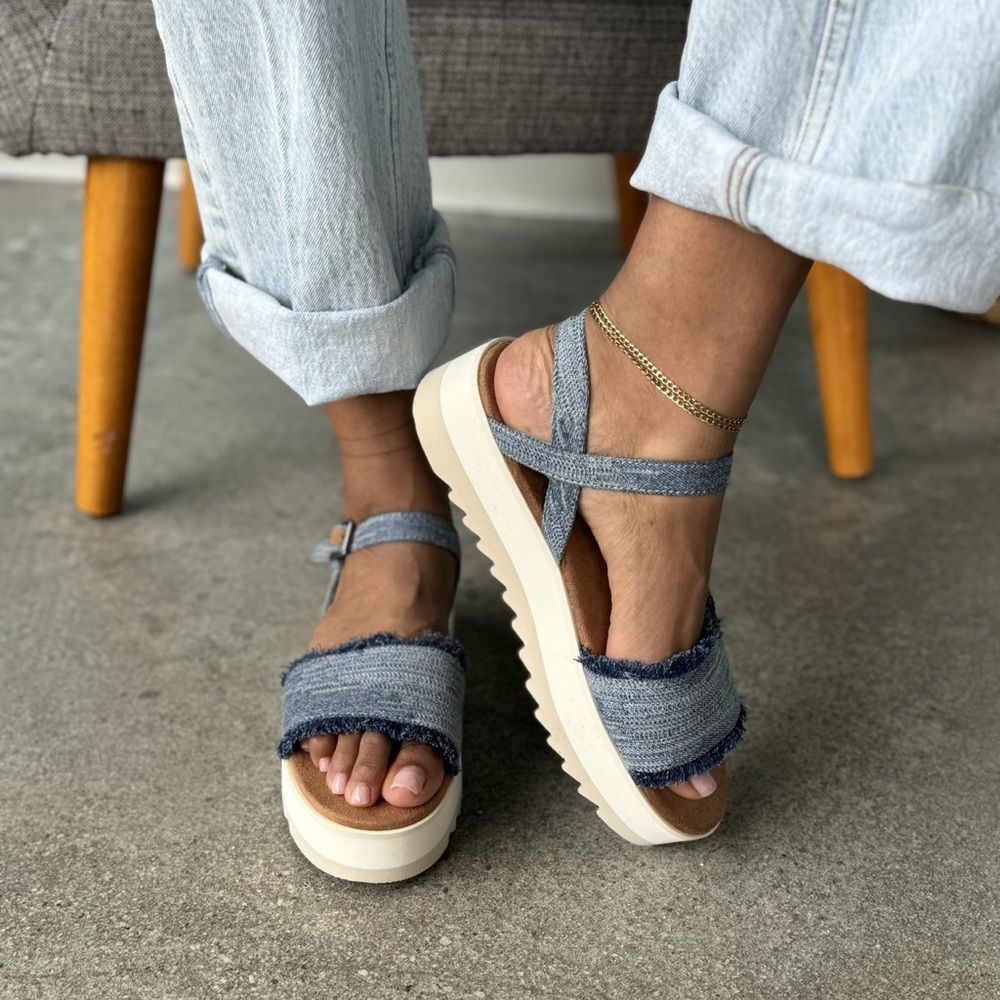 Toms Brynn Platform Sandal Denim size 5.5 NEW